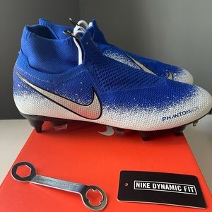 men’s soccer cleats size 7.5 women’s 9